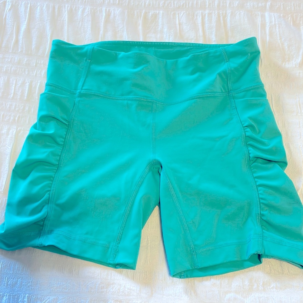 Lululemon size 6 aqua green bike shorts 6” inseam